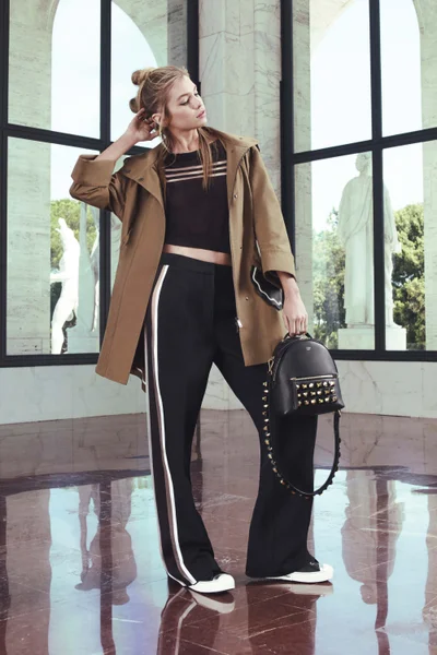 Look 16